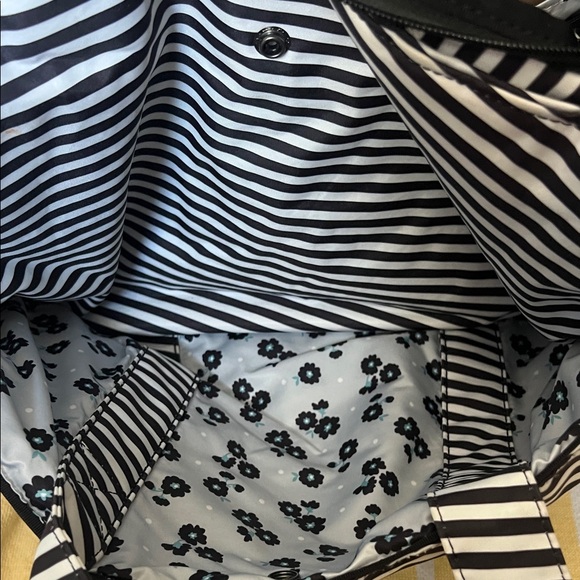 Stylish Black and White Striped Women's Bag - Picture 7 of 10